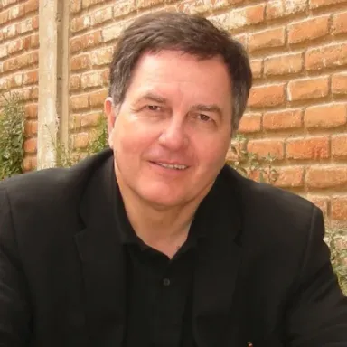 Foto de perfil de Roberto Ampuero