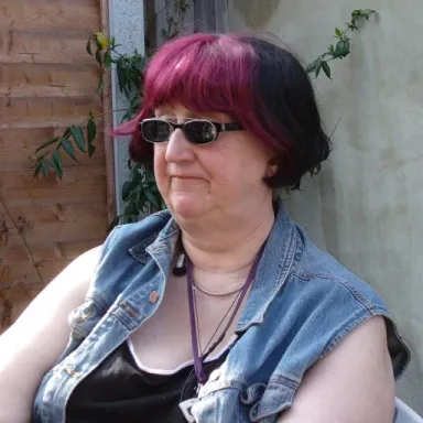 Foto de perfil de Roz Kaveney