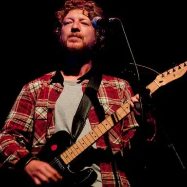 Foto de perfil de John Power (musician)