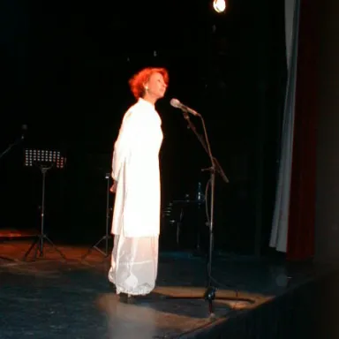 Foto de perfil de Esther Ofarim