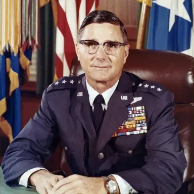 Foto de perfil de William W. Momyer