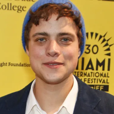 Foto de perfil de Douglas Smith (actor)