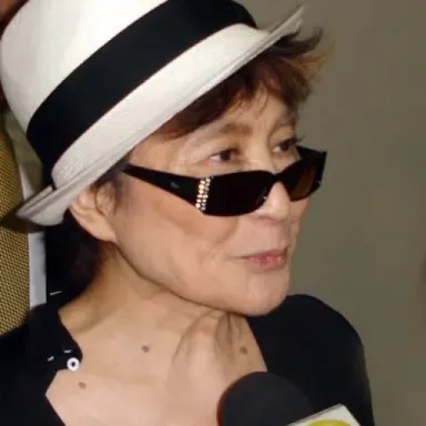 عکس نمایهٔ Yoko Ono