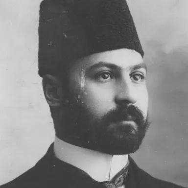عکس نمایهٔ حسن پیرنیا
