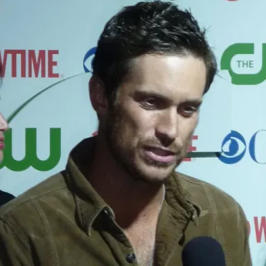 عکس نمایهٔ Oliver Hudson