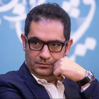 عکس نمایهٔ مهدی کرم‌پور
