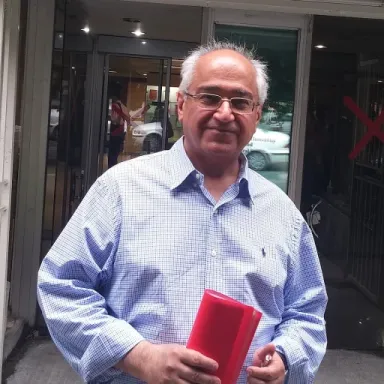 عکس نمایهٔ بابک احمدی