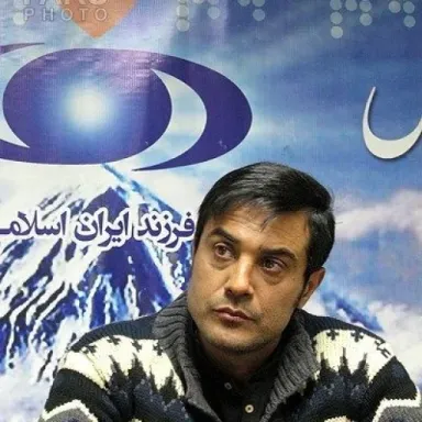عکس نمایهٔ نیما نکیسا