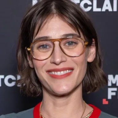 عکس نمایهٔ Lizzy Caplan
