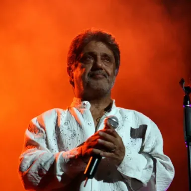 عکس نمایهٔ داریوش (خواننده)