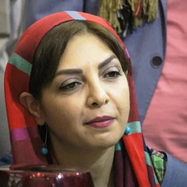 عکس پروفایل نیلوفر لاری‌پور