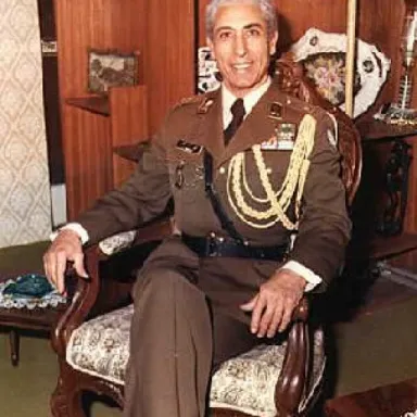 عکس نمایهٔ علی نشاط