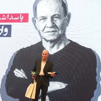 عکس نمایهٔ واروژ کریم‌مسیحی
