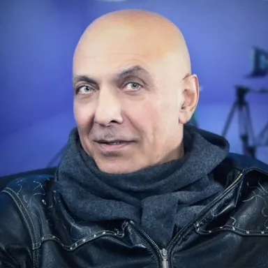 عکس نمایهٔ داریوش شکوف