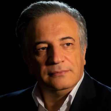 عکس نمایهٔ خسرو سینا