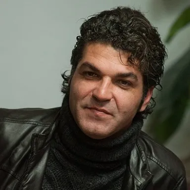 عکس نمایهٔ علیرضا امینی