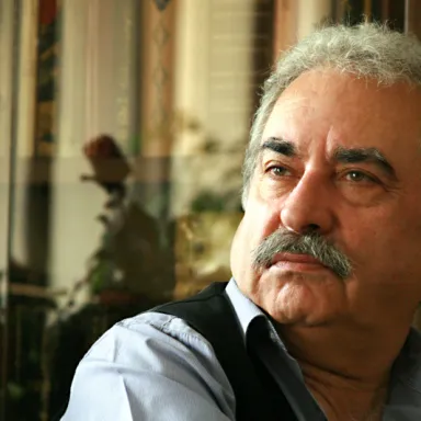 عکس نمایهٔ هادی مرزبان