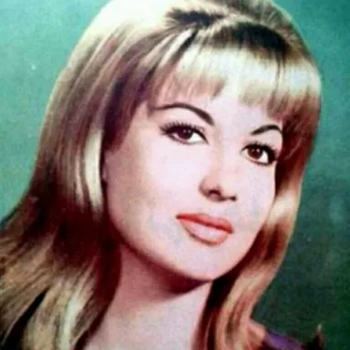 عکس نمایهٔ آذر حکمت شعار