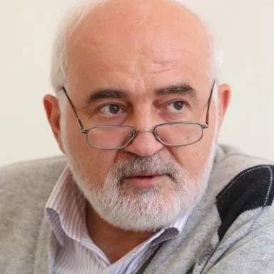 عکس نمایهٔ احمد توکلی