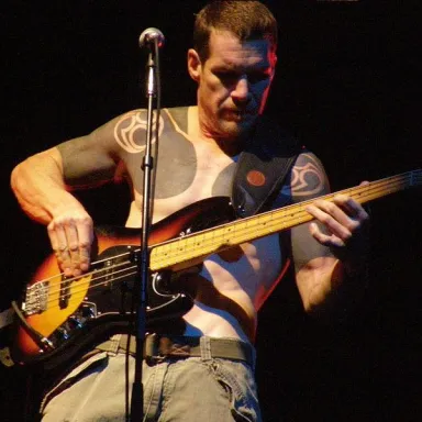 عکس نمایهٔ Tim Commerford