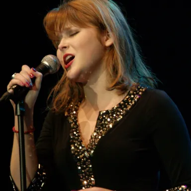 عکس نمایهٔ Renee Olstead