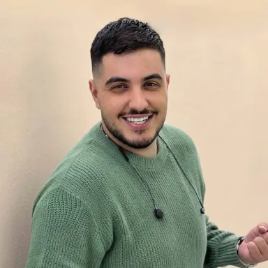 عکس نمایهٔ آرون افشار
