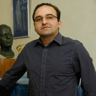 عکس نمایهٔ هومن دهلوی