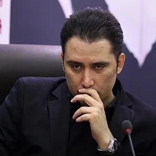 عکس نمایهٔ نیما مسیحا