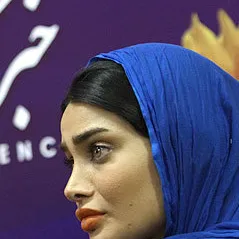 عکس نمایهٔ تینا آخوندتبار