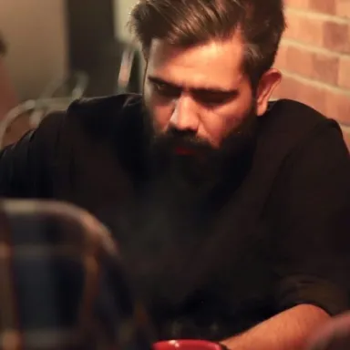 عکس نمایهٔ علی سورنا