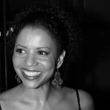 عکس نمایهٔ Gloria Reuben