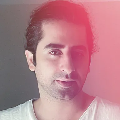 عکس نمایهٔ کیوان محسنی