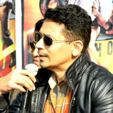 Atul Kulkarni की प्रोफ़ाइल तस्वीर