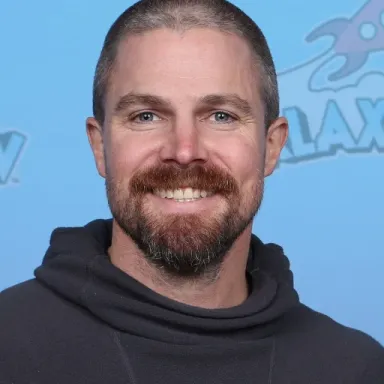 Stephen Amell profile photo