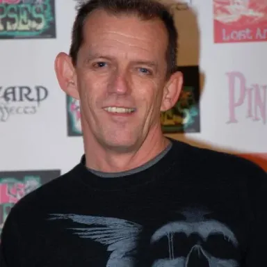 Ezra Buzzington profile photo