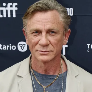 Daniel Craig profile photo