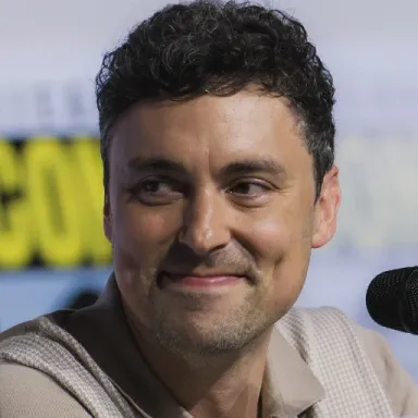 John Francis Daley profile photo