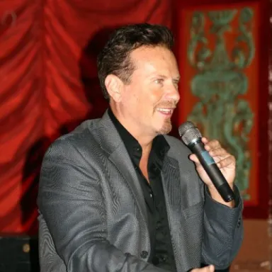 Dan Davies (actor) profile photo