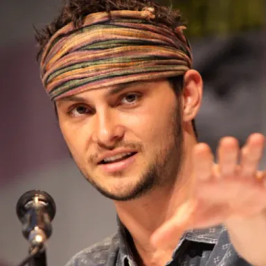 Shiloh Fernandez profile photo