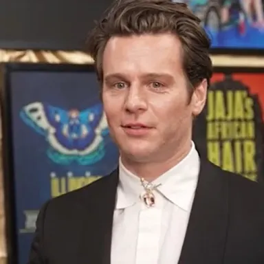 Jonathan Groff profile photo