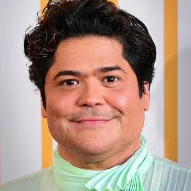 Harvey Guillén profile photo