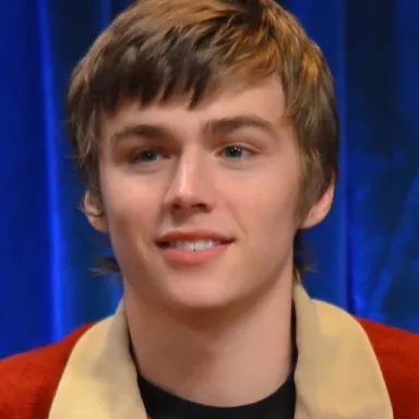 Miles Heizer profile photo