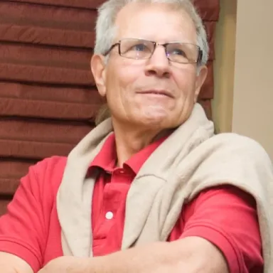 Tom Holland (filmmaker) profile photo
