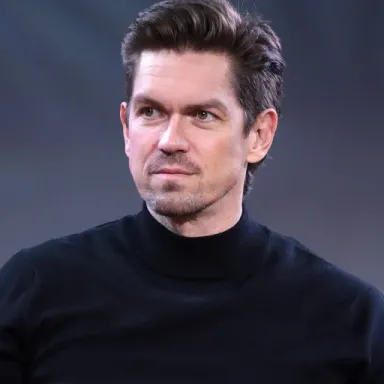 Steve Howey (actor) profile photo