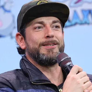 Zachary Levi profile photo