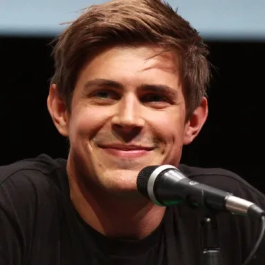 Chris Lowell profile photo