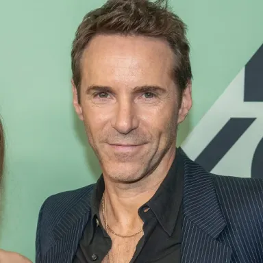 Alessandro Nivola profile photo