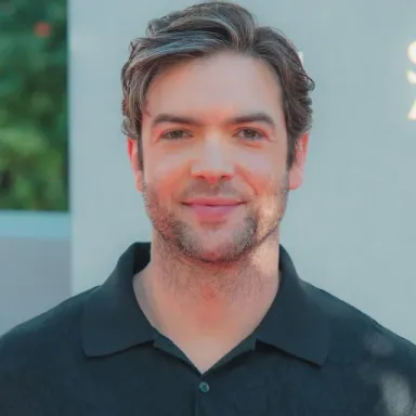 Ethan Peck profile photo