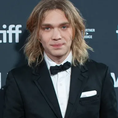 Charlie Plummer profile photo