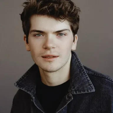 Colton Ryan profile photo